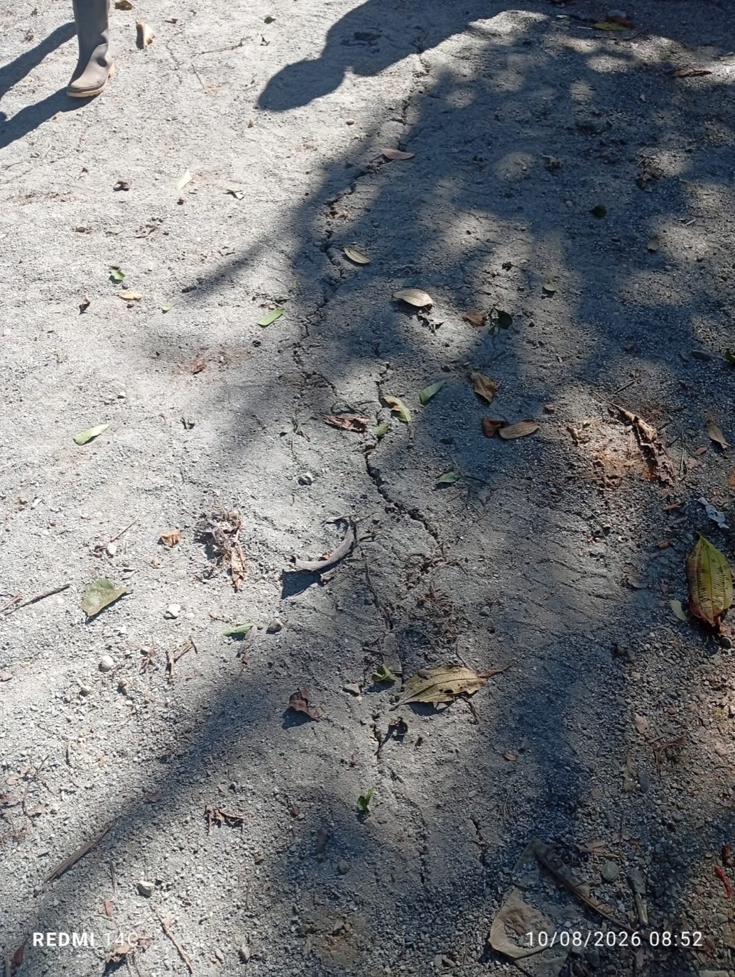 Grietas del sismo en el suelo del resguardo
